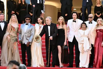 Noć koja se posebno čekala u Kanu: Sedmominutni aplauz za novi Kopolin film, ima šokantnih scena, a bilo je i neobičnih momenata Noć koja se posebno čekala u Kanu: Sedmominutni aplauz za novi Kopolin film, ima šokantnih scena, a bilo je i neobičnih momenata