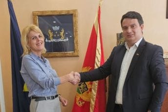 Na zahtjev koalicije Čist izbor: Crnogorske zastave krasiće Budvu povodom Dana nezavisnosti