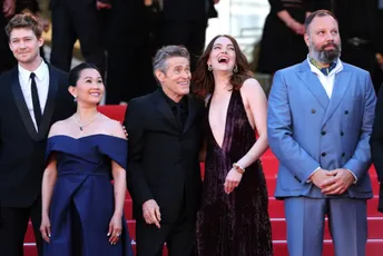 Još jedan spektakl u Kanu: Lantimos predstavio novi film, naravno - opet je u njemu i Ema Stoun Još jedan spektakl u Kanu: Lantimos predstavio novi film, naravno - opet je u njemu i Ema Stoun