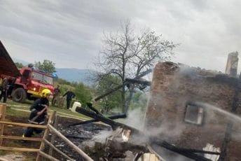 Gorjela kuća u Bijelom Polju, požar lokalizovan