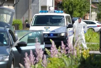 Stravičan zločin u Hrvatskoj: Usmrtio taštu, ranio ženu, pa izvršio samoubistvo Stravičan zločin u Hrvatskoj: Usmrtio taštu, ranio ženu, pa izvršio samoubistvo