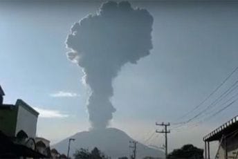 Eruptirao vulkan Ibu: Evakuacija stanovništva u toku