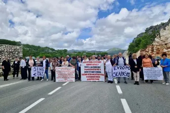 Bivši radnici Košute blokirali put Cetinje - Podgorica: Tri mjeseca od početka protesta, nema pomaka u ispunjavanju njihovih zahtjeva