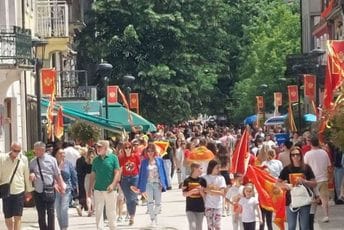 Cetinjem se vijore crnogorske zastave: Građani slave Dan nezavisnosti