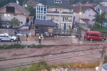 Kritično u Novom Pazaru: Proglašeno vanredno stanje, rijeke se izlile iz korita