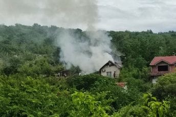 Podgorica: U požaru izgorio krov kuće na Marezi