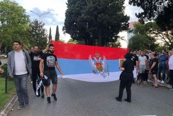 I danas protest ispred Vlade zbog Rezolucije o Srebrenici; Uprava policije: Snimaćemo neprijavljeno javno okupljanje Ilustracija