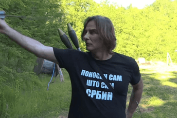(VIDEO) Vlasnik TV Pink Željko Mitrović ispaljivao mine iz samostrijela; Radić: Opasna i nenormalna egzibicija