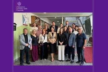 MPNI doniralo knjige srednjim školama u Plavu i Ulcinju MPNI doniralo knjige srednjim školama u Plavu i Ulcinju