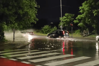 Jaka kiša poplavila ulice na Zabjelu (VIDEO)