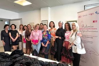 Ženama koje se liječe od karcinoma dojke predstavnici NVO "Brini o sebi" uručili poklone