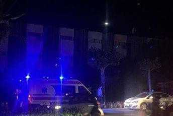 Nakon suzavca i nestanka struje: Nastavljena je sjednica SO Ulcinj Nakon suzavca i nestanka struje: Nastavljena je sjednica SO Ulcinj