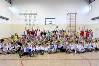 Crnogorski sportisti družili se s mališanima: Paraolimpijski karavan u podgoričkoj OŠ ”Vuk Karadžić"