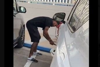 (VIDEO) Nejmar se brutalno osvetio saigraču za šalu: Nožem mu izbušio gume na automobilu (VIDEO) Nejmar se brutalno osvetio saigraču za šalu: Nožem mu izbušio gume na automobilu