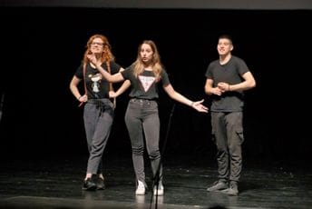 Opština Bar: Kroz prikaz ličnih ispovijesti otvoreno pitanje o marginalizovanim društvenim grupama koje su izložene nasilju Opština Bar: Kroz prikaz ličnih ispovijesti otvoreno pitanje o marginalizovanim društvenim grupama koje su izložene nasilju