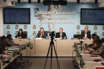 Ljudska prava lica lišenih slobode krše se više nego ikad, to zahtijeva da ih Ustavni sud štiti, a niži sudovi da poštuju njegove odluke Ljudska prava lica lišenih slobode krše se više nego ikad, to zahtijeva da ih Ustavni sud štiti, a niži sudovi da poštuju njegove odluke