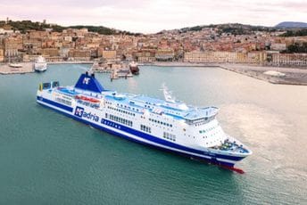 Sjutra probno uplovljavanje feribota "Mia", povezivaće Bar i Ankonu Sjutra probno uplovljavanje feribota "Mia", povezivaće Bar i Ankonu