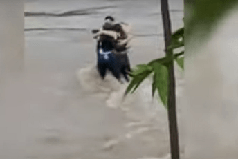 (VIDEO) Posljednji put viđeni kako se drže zagrljeni u nabujaloj rijeci: Nastavlja se potraga za mladićem i dvije djevojke u Italiji (VIDEO) Posljednji put viđeni kako se drže zagrljeni u nabujaloj rijeci: Nastavlja se potraga za mladićem i dvije djevojke u Italiji