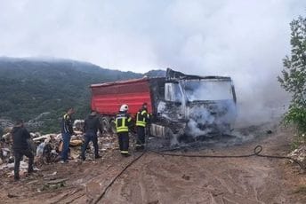 Brajići: Gorio kamion budvanskog Komunalnog preduzeća Brajići: Gorio kamion budvanskog Komunalnog preduzeća