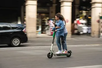 Španci uvode mobilni radar za električne trotinete i skutere Španci uvode mobilni radar za električne trotinete i skutere