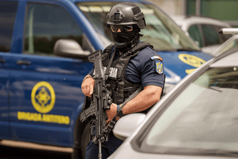 Bukurešt: Uhapšen stranac zbog bacanja Molotovljevog koktela na Ambasadu Izraela Bukurešt: Uhapšen stranac zbog bacanja Molotovljevog koktela na Ambasadu Izraela