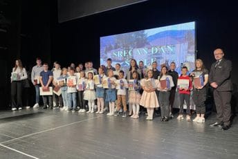 OŠ "Risto Ratković" proslavila šest decenija postojanja: Za đaka generacije proglašena Uma Mušović OŠ "Risto Ratković" proslavila šest decenija postojanja: Za đaka generacije proglašena Uma Mušović