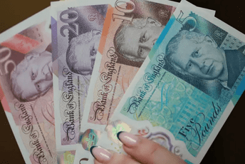 Velika Britanija: Od danas u opticaju novčanice sa likom kralja Čarlsa Velika Britanija: Od danas u opticaju novčanice sa likom kralja Čarlsa