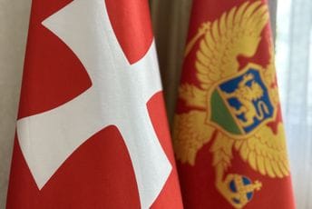 „Duboka privrženost domovini”: Crnogorska porodica iz Berlina uputila donaciju košarkaškom klubu „Lovćen“ „Duboka privrženost domovini”: Crnogorska porodica iz Berlina uputila donaciju košarkaškom klubu „Lovćen“