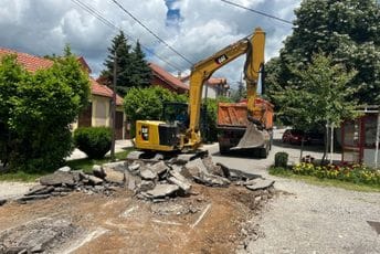 Cetinje: Počela rekonstrukcija Ulice Pavla Rovinskog, predviđeno 50 parking mjesta