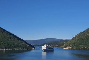 U kotorskoj luci dva kruzera sa više od tri hiljade putnika U kotorskoj luci dva kruzera sa više od tri hiljade putnika