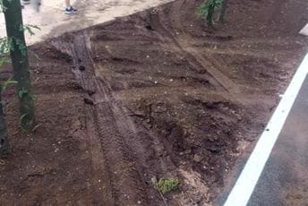 Nikšić: Bahati vozači uništili tek postavljeni travnjak Nikšić: Bahati vozači uništili tek postavljeni travnjak