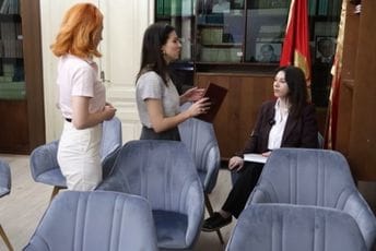 (VIDEO) "Odabirom našeg fakulteta upoznaćete svoju istoriju i zavoljeti crnogorski jezik": Pogledajte spot studenata FCJK (VIDEO) "Odabirom našeg fakulteta upoznaćete svoju istoriju i zavoljeti crnogorski jezik": Pogledajte spot studenata FCJK