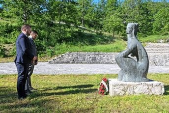 Koprivica položio vijenac na memorijalni spomenik u Dolima pivskim Koprivica položio vijenac na memorijalni spomenik u Dolima pivskim