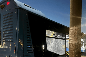 Kamenovan autobus gradskog prevoza u Podgorici Kamenovan autobus gradskog prevoza u Podgorici