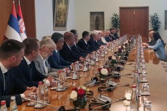 Mandić sa Vučevićem: Intenziviraćemo saradnju, razgovarali smo o jedinstvu našeg naroda Mandić sa Vučevićem: Intenziviraćemo saradnju, razgovarali smo o jedinstvu našeg naroda