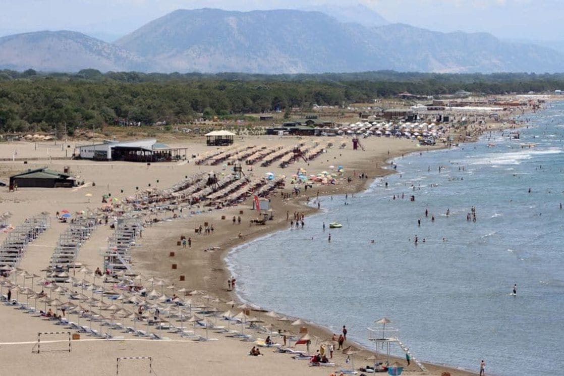 Zakupci plaža u Ulcinju: Nećemo dizati cijene, komplet ležal