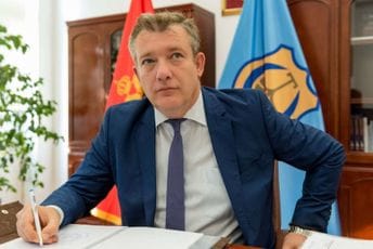 Petković: Ponestaće nam šterika u Tivtu, kompletno rukovodstvo EPCG da podnese ostavku Petković: Ponestaće nam šterika u Tivtu, kompletno rukovodstvo EPCG da podnese ostavku