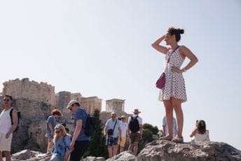 Akropolj danas zatvoren zbog vrućine, temperatura u Atini 39°C Akropolj danas zatvoren zbog vrućine, temperatura u Atini 39°C
