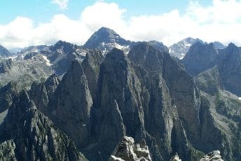 Pao u provaliju: Turista stradao pri usponu na najviši vrh Prokletija Pao u provaliju: Turista stradao pri usponu na najviši vrh Prokletija