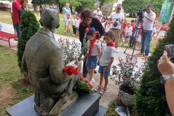 Četrnaest karanfila za Dragana; Nikčević: Sudbina porodice Kovačević iz Nudola trijumf junaštva i ljubavi prema otadžbini Četrnaest karanfila za Dragana; Nikčević: Sudbina porodice Kovačević iz Nudola trijumf junaštva i ljubavi prema otadžbini