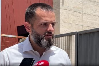 Milošević: Ovo nije 'ničija' već kuća Vladana Ivanovića, naredba za pretres je nezakonita Milošević: Ovo nije 'ničija' već kuća Vladana Ivanovića, naredba za pretres je nezakonita