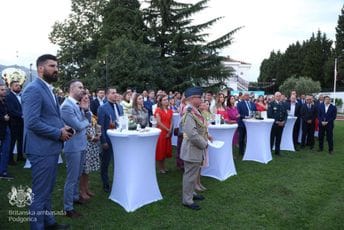 Pogledajte kako je bilo na proslavi rođendana kralja Čarlsa III u Podgorici (FOTO) Pogledajte kako je bilo na proslavi rođendana kralja Čarlsa III u Podgorici (FOTO)