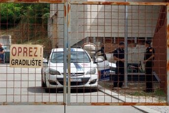 Inspektori SPO popisali česme, vodokotliće, sijalice, dva sata tragali za kadom?! Inspektori SPO popisali česme, vodokotliće, sijalice, dva sata tragali za kadom?!