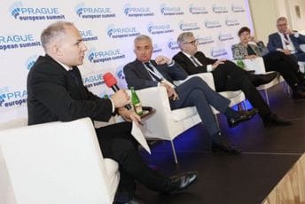 Vlahović na panelu u Pragu: Potrebna je konsolidacija politike EU prema Zapadnom Balkanu Vlahović na panelu u Pragu: Potrebna je konsolidacija politike EU prema Zapadnom Balkanu