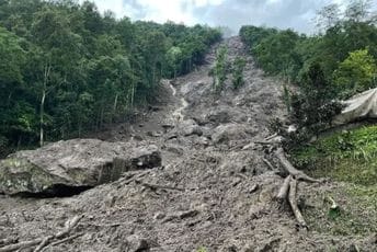 Klizišta i poplave na Himalajima usmrtili 10 osoba, hiljade turista blokirano Klizišta i poplave na Himalajima usmrtili 10 osoba, hiljade turista blokirano