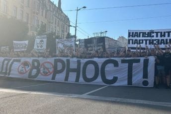"Lopovi su nam u upravi": Navijači Partizana protestovali u Beogradu, obratio im se Duško Vujošević
