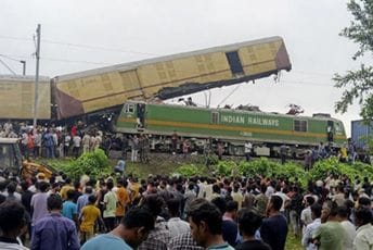 Indija: Najmanje osam osoba poginulo u sudaru  vozova
