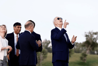 Bijela kuća za viralne snimke Bajdena kaže da su montirani i da iza njih stoje desničari Bijela kuća za viralne snimke Bajdena kaže da su montirani i da iza njih stoje desničari