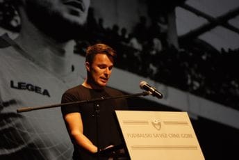 Oproštaj Olivera Šarkića od brata blizanca Matije: Rodio si se tri minuta prije mene, nikada nam nije bio plan da budem stariji Oproštaj Olivera Šarkića od brata blizanca Matije: Rodio si se tri minuta prije mene, nikada nam nije bio plan da budem stariji