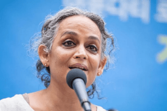 Zbog komentara od prije 14 godina: Indijskoj spisateljici Arundati Roj prijeti suđenje i zatvor Zbog komentara od prije 14 godina: Indijskoj spisateljici Arundati Roj prijeti suđenje i zatvor